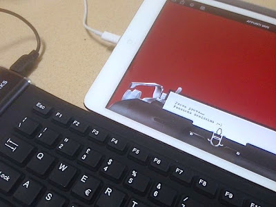 ipad mini con applicazione hanx writer con tastiera usb flessibile